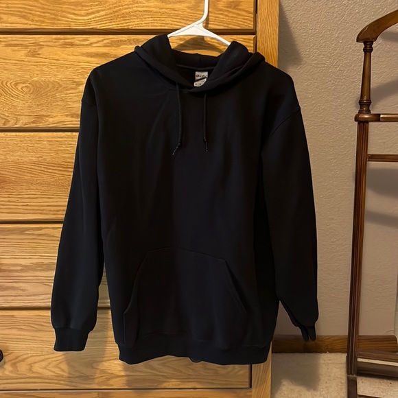 Gildan - black sweatshirt - Picture 1 of 4